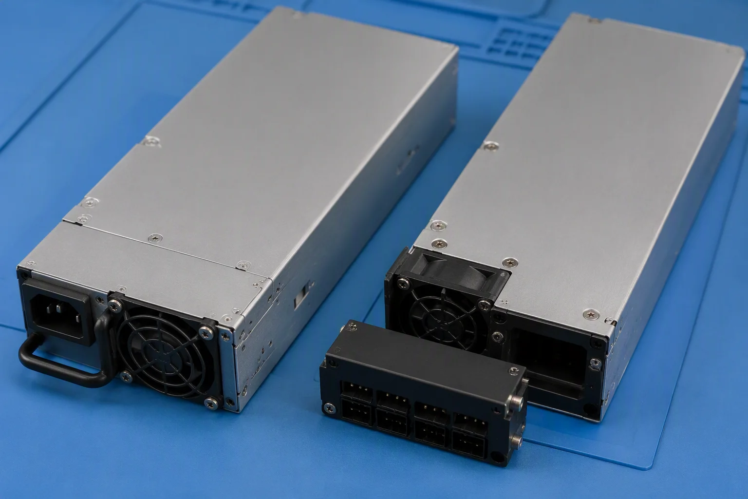 Side-by-side comparison of a classic CRPS power supply and a modular M-CRPS unit with detachable output block