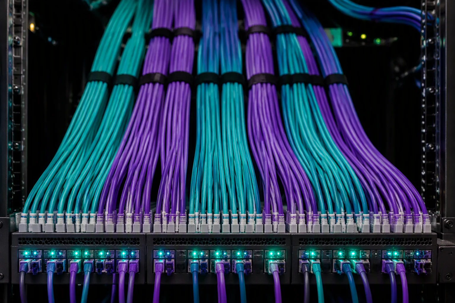 Top-of-rack switch with fiber optic bundles